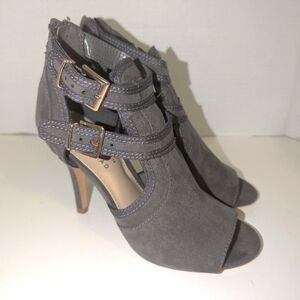 Lauren conrad double Buckle Gray Heels With Back Zipper‎ Size 8